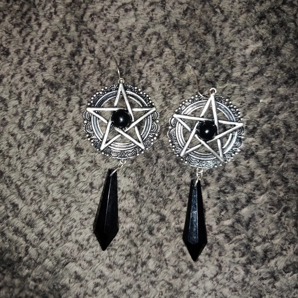 Gothic Witch Pentagram Earrings - Picture 1 of 1